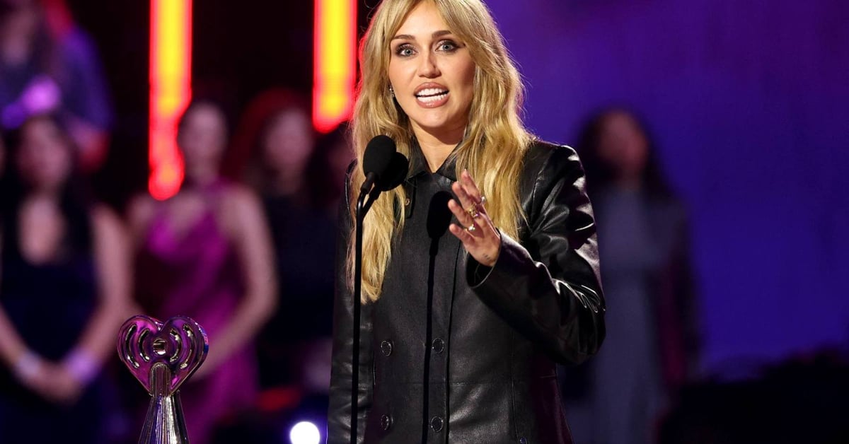Miley Cyrus Comeback: Tampil Ikonik Ala Hannah Montana