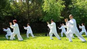 Tai Chi Dan Line Dance: Olahraga Ringan Lansia Kian Populer