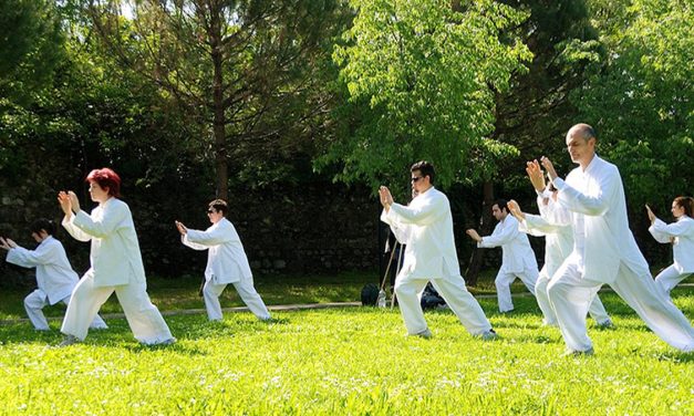 Tai Chi Dan Line Dance: Olahraga Ringan Lansia Kian Populer