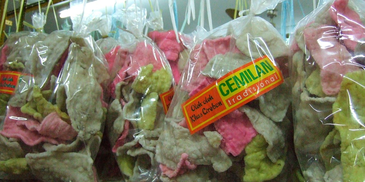 Kerupuk Melarat Cirebon: Mengapa Digoreng Pakai Pasir?