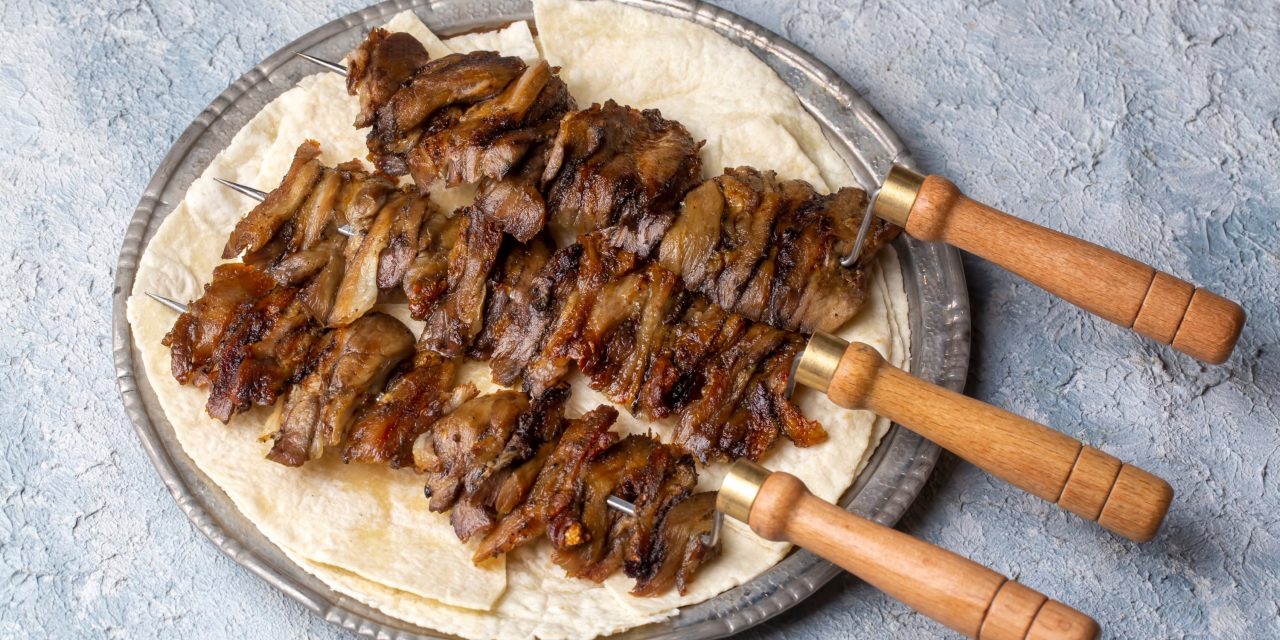 Eksplorasi Cağ Kebabı: Lezatnya Sate Domba Berputar Khas Turki
