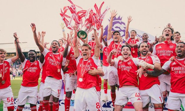 Arsenal Angkat Trofi Premier League 2025/2026 Di Crystal Palace