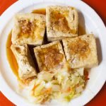 Stinky Tofu Taiwan: Sensasi Kuliner Menyengat Primadona Dunia