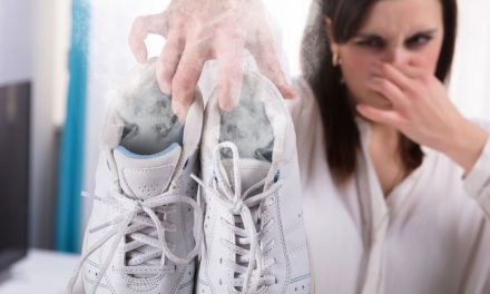 Solusi Bau Apek Sepatu Olahraga: Gunakan Briket Arang Aktif Mini