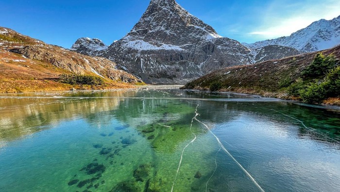 Danau Di Anchorage Keluarkan Suara Simfoni Saat Membeku