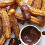 Churros Spanyol: Pastri Goreng Yang Dicelupkan Ke Cokelat Leleh