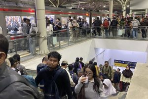 Tawuran Dekat Rel Mengganggu Perjalanan KRL Jakarta–Bogor