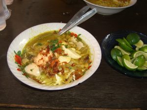 Soto Ayam Ambengan Surabaya: Kuah Kuning Dan Koya Udang