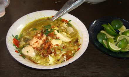 Soto Ayam Ambengan Surabaya: Kuah Kuning Dan Koya Udang