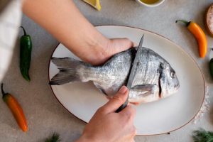 Rahasia Alami Hilangkan Bau Amis Ikan Dalam 1 Menit