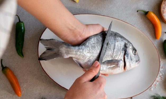 Rahasia Alami Hilangkan Bau Amis Ikan Dalam 1 Menit