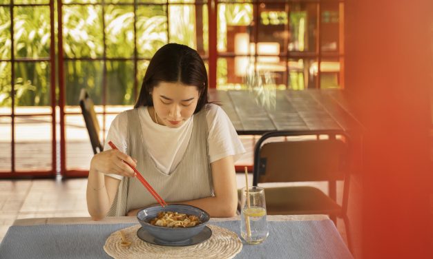 Trik Mindful Eating: Makan Tanpa Gadget Untuk Pencernaan Sehat