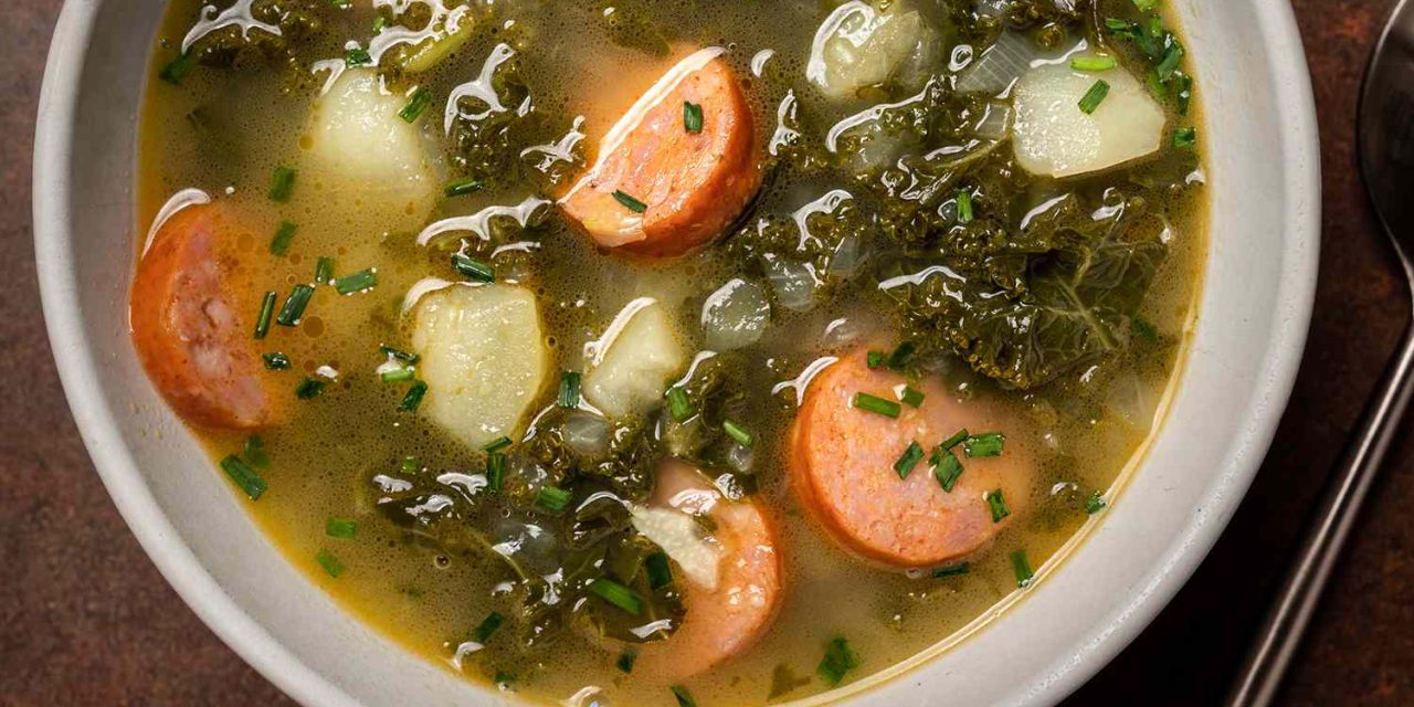 Caldo Verde Portugal Perpaduan Sup Kentang Dan Kale Hijau