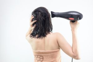 Cegah Iritasi Dan Ketombe, Hentikan Pakai Hairdryer Terlalu Dekat