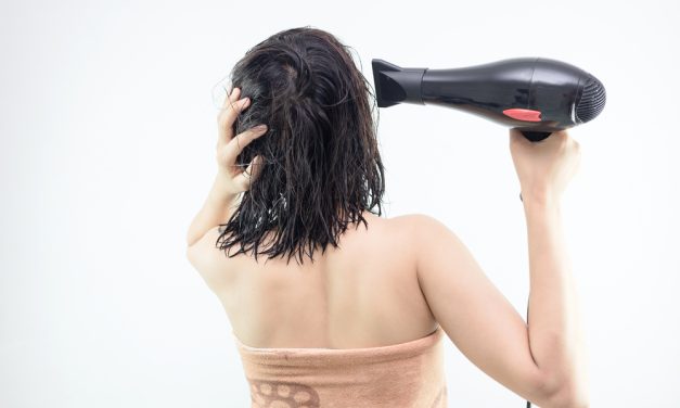 Cegah Iritasi Dan Ketombe, Hentikan Pakai Hairdryer Terlalu Dekat
